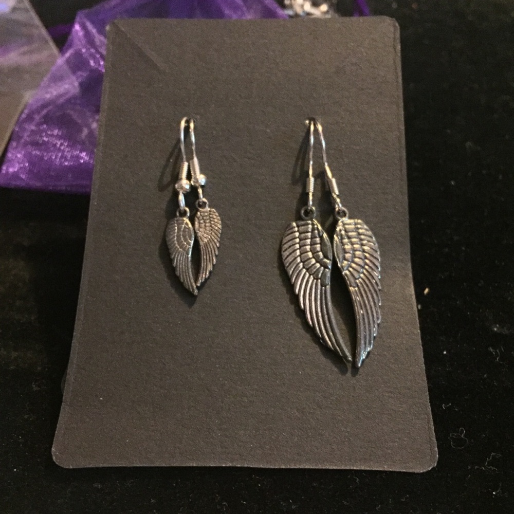 2 feather earrings